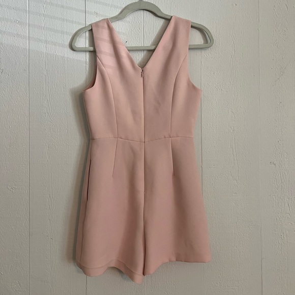BCBGGENERATION light pink V cut romper with pockets - Picture 2 of 3